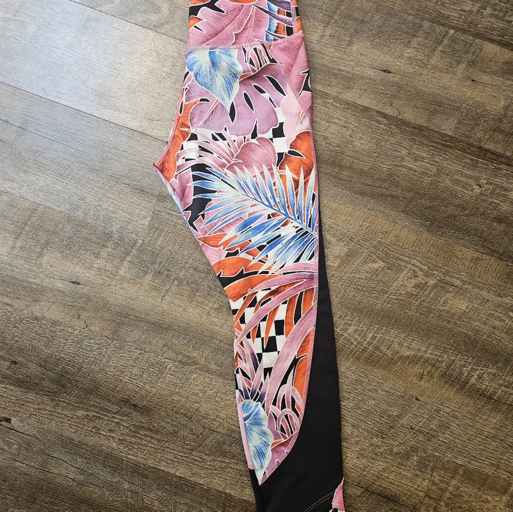 NIKE Women's DRY Floral Cropped Leggings